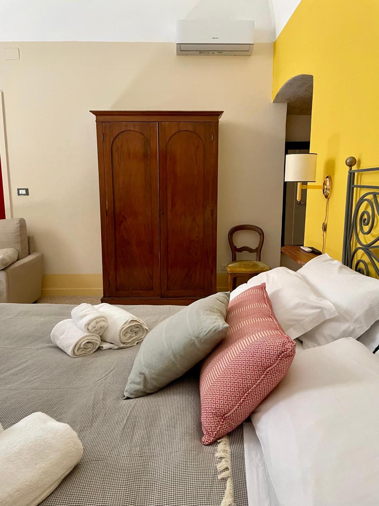 Palazzo dei Conti di Lecce eleganti suite Esterno foto