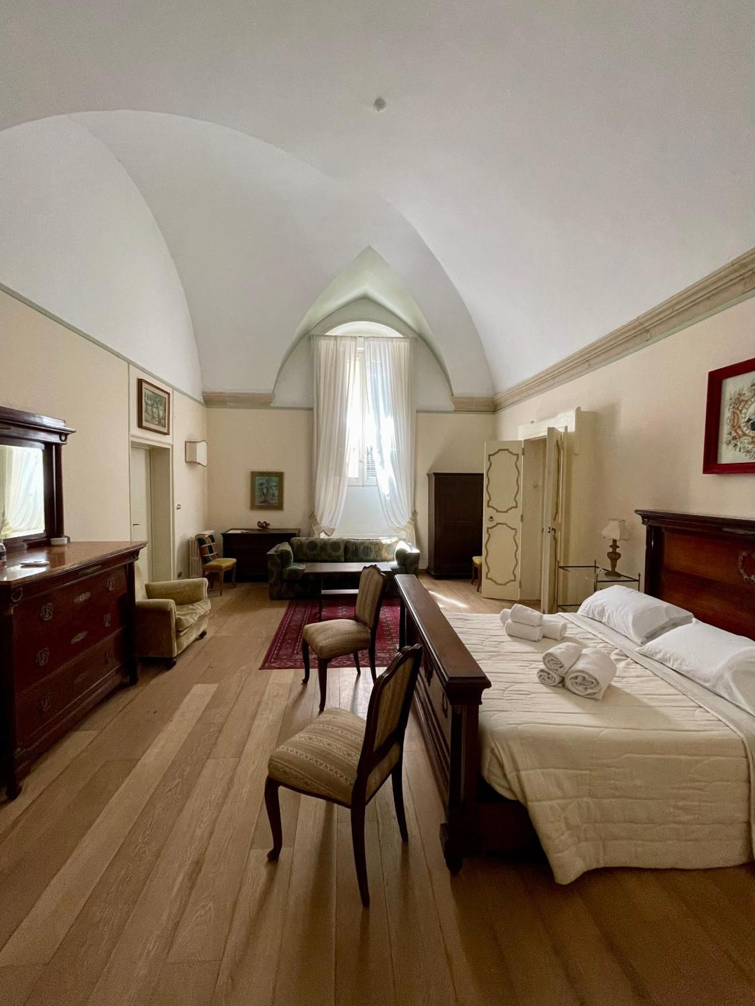 Palazzo dei Conti di Lecce eleganti suite Esterno foto