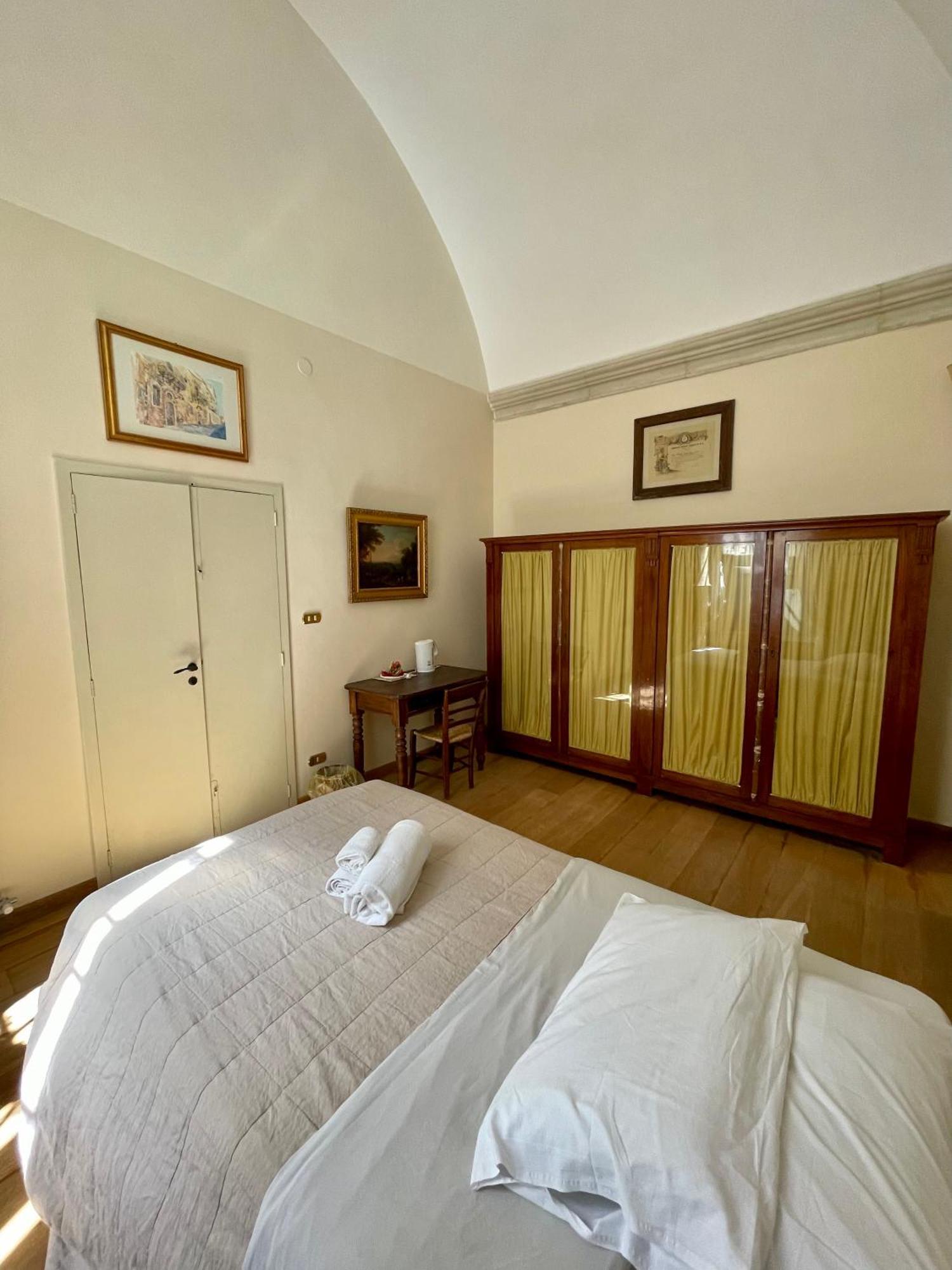 Palazzo dei Conti di Lecce eleganti suite Esterno foto
